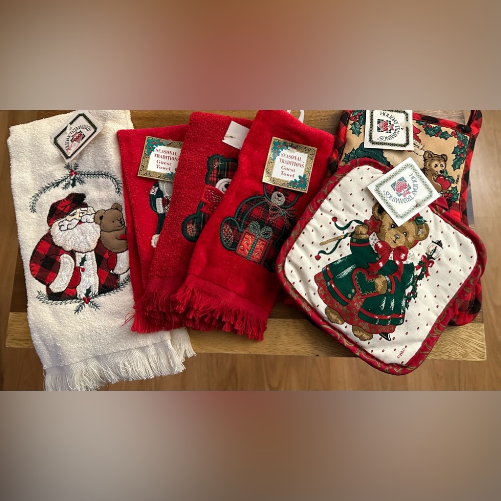 Christmas in July - 6 Items  Guest Towels & Pot Holders (1 Mitt)